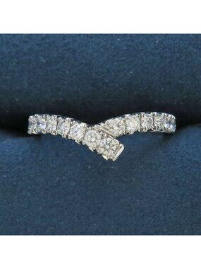 Harry Winston Near Ribbon Band Ring